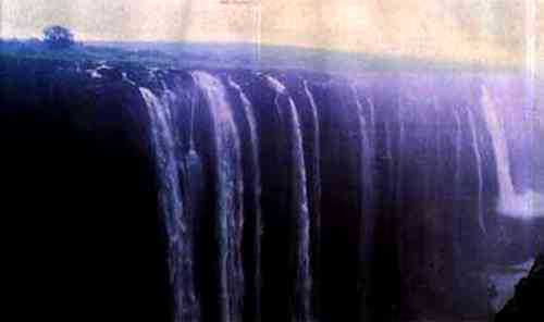 Main Falls: Die Viktoriafälle sind 1.700 Meter breit, pro Minute stürzen in der Regenzeit 55o Millionen Liter Wasser bis zu log Meter in die Tiefe