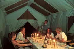 Dinner im Zelt