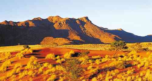 Namibia, im südlichen Afrika gelegen, bietet einzigartige Landschaftsformationen.